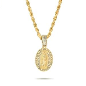 Gold Oval Pendant Necklace with Sparkling Stones